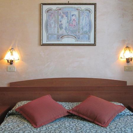 Hotel Italia Марина-ди-Масса Экстерьер фото
