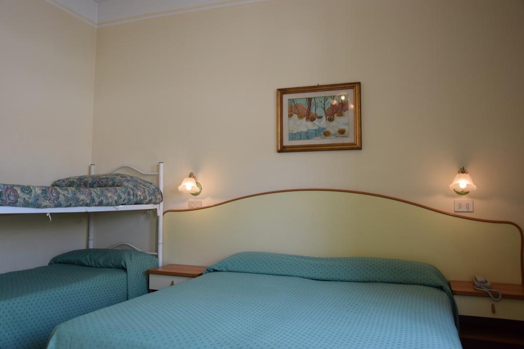 Hotel Italia Марина-ди-Масса Экстерьер фото