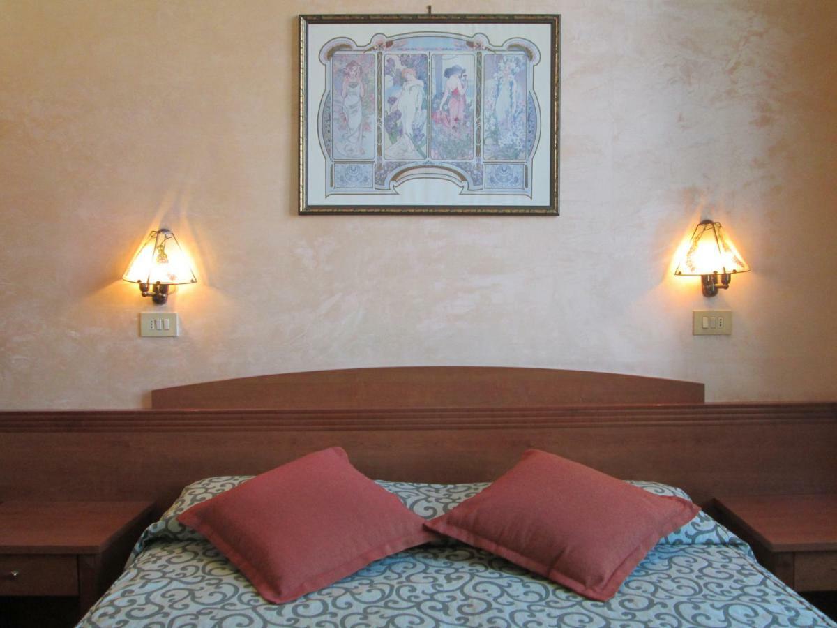Hotel Italia Марина-ди-Масса Экстерьер фото